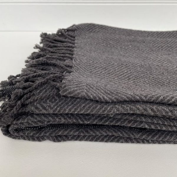 THROW HERRINGBONE RECYCLE WOOL MIX - DARK GREY